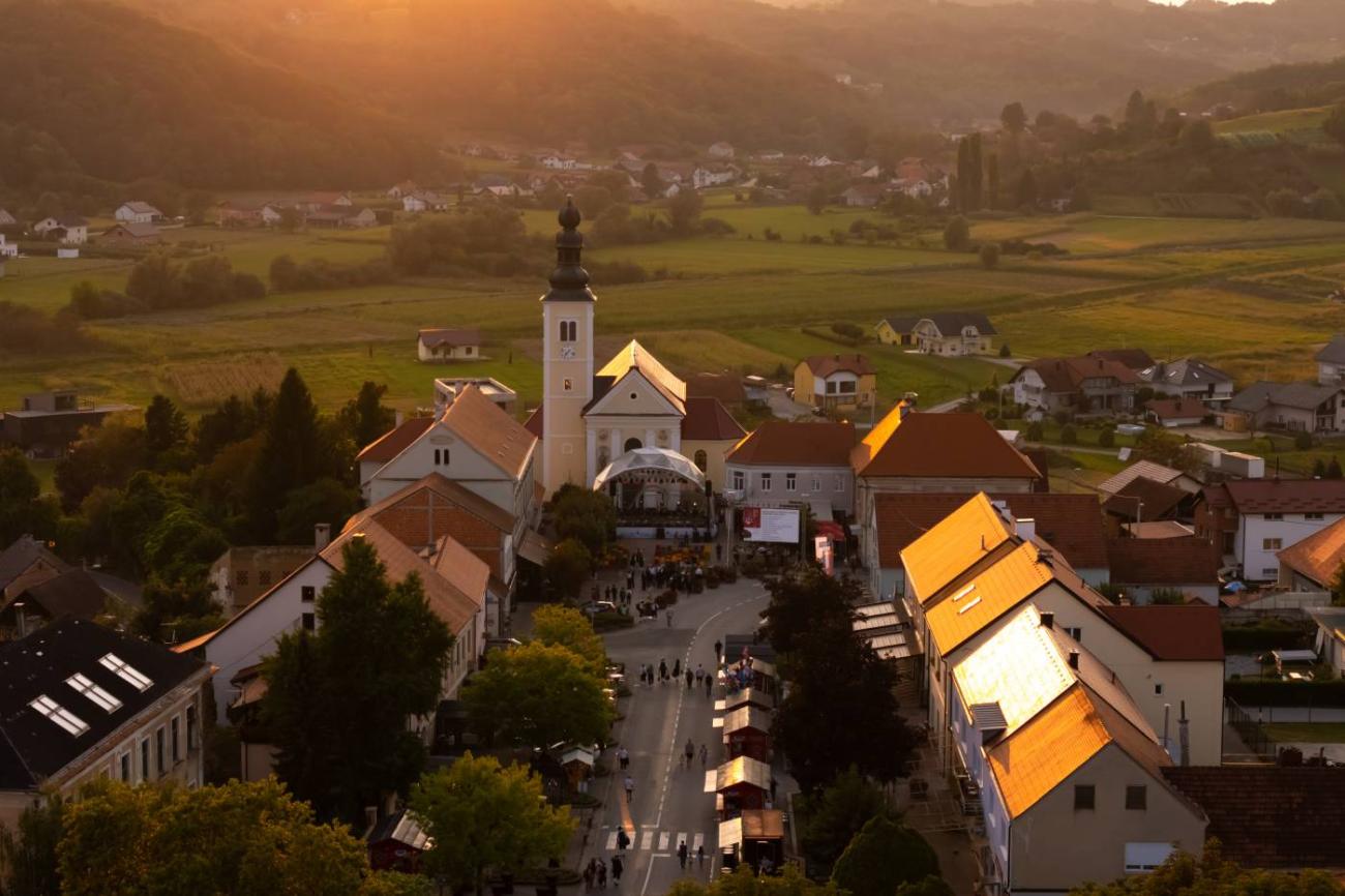 Fotografija - Trg hrvatske kraljice Jelene