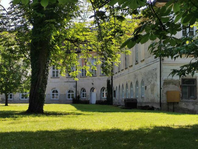 dvorac_sveti_kriz_zacretje_2
