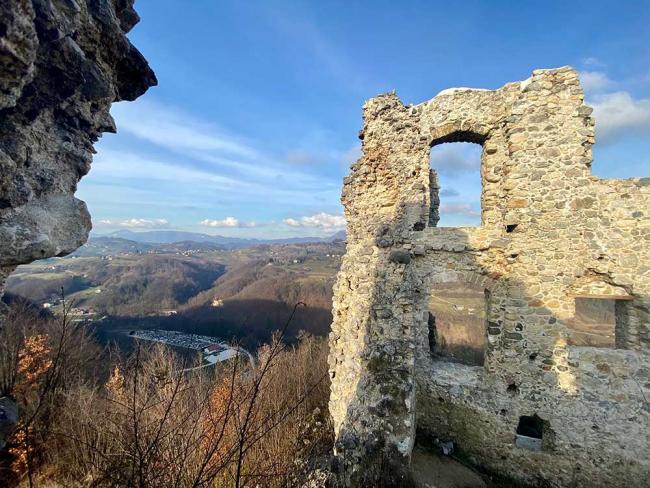 Kostelgrad_Bojana-Štruk-(2).jpg Kostelgrad
